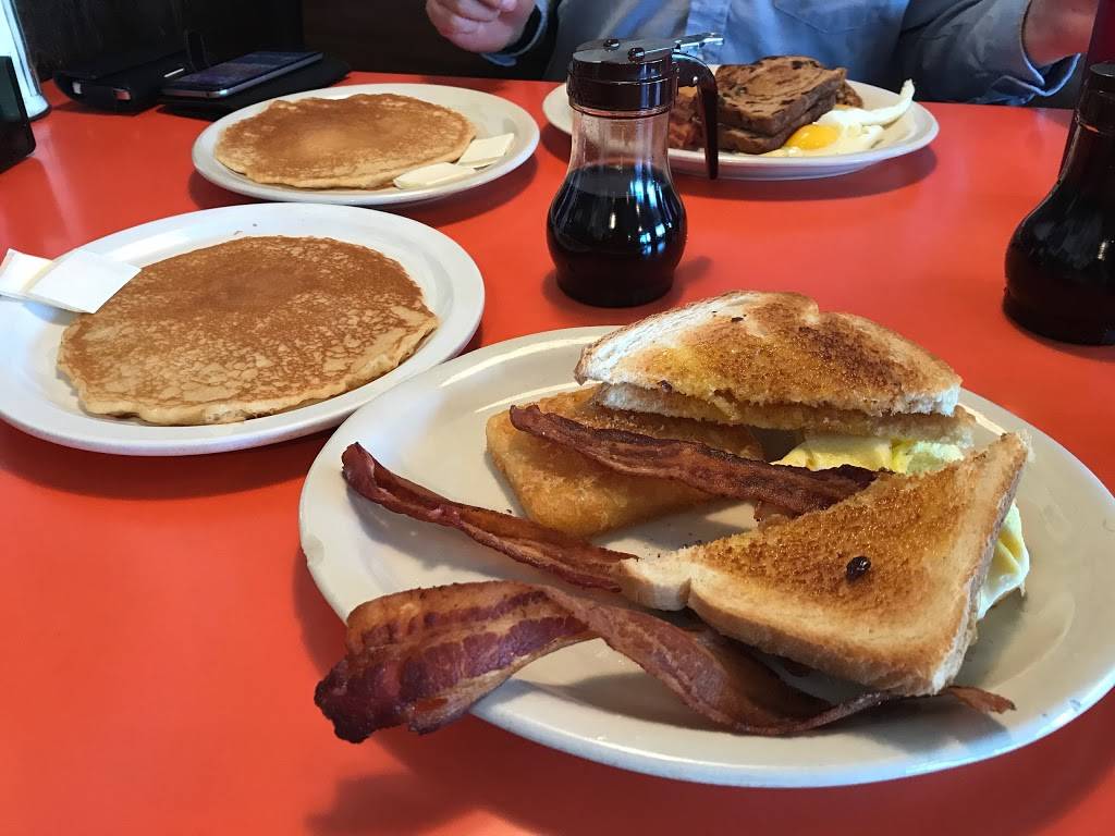 Friendlys | restaurant | 2115 Main St, Elwood, IN 46036, USA | 7655525333 OR +1 765-552-5333