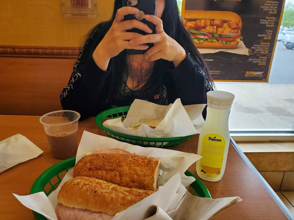 Subway | restaurant | 900 Greenbank Rd #1013, Nepean, ON K2J 1S8, Canada | 6138431800 OR +1 613-843-1800