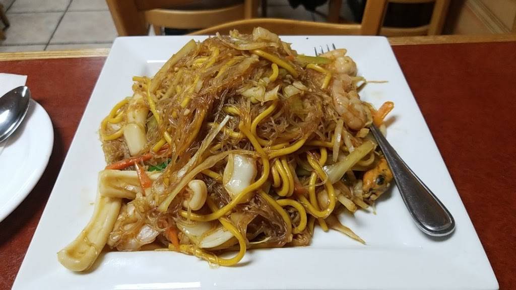 Summer House - Filipino Thai Cuisine | restaurant | 568 Sheppard Ave W, North York, ON M3H 2R9, Canada | 4163987877 OR +1 416-398-7877