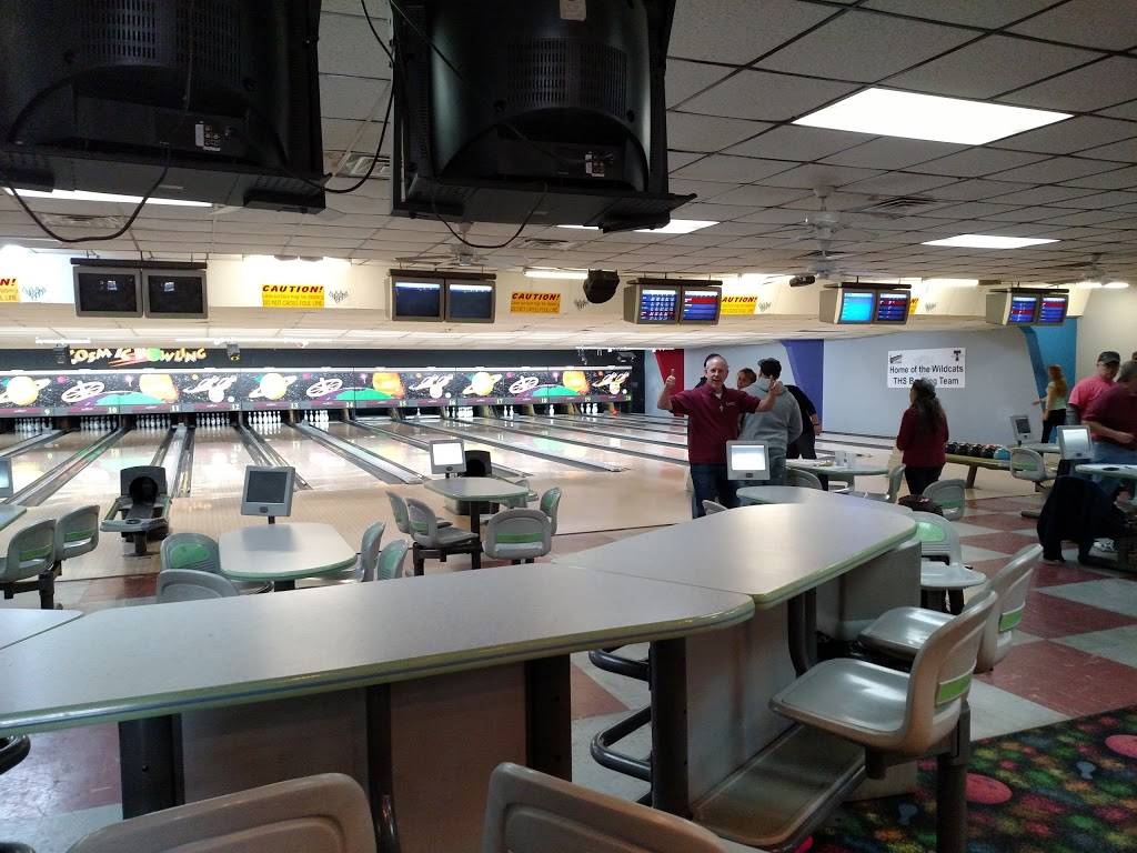 Tullahoma Bowling Lanes | restaurant | 900 S Anderson St, Tullahoma, TN 37388, USA | 9314551947 OR +1 931-455-1947