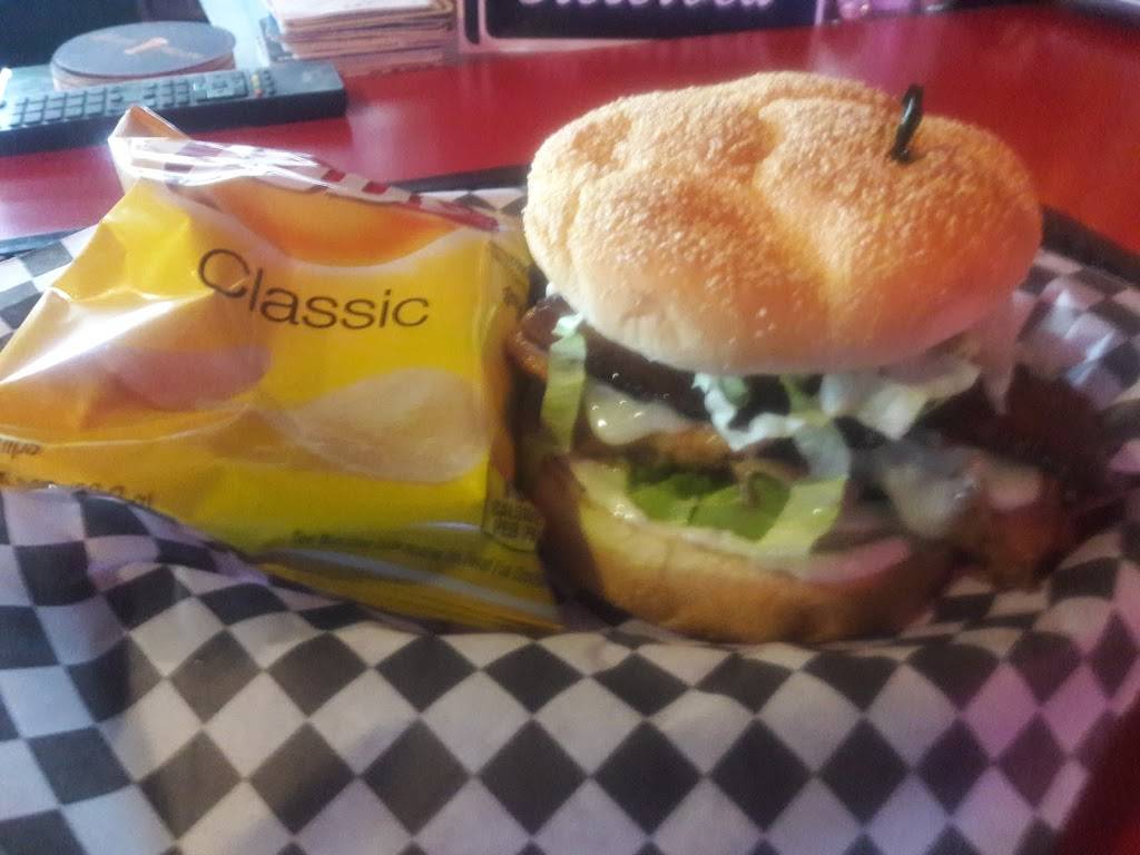 Beach Tavern | restaurant | 8612 6th Ave, Tacoma, WA 98465, USA | 2535649984 OR +1 253-564-9984