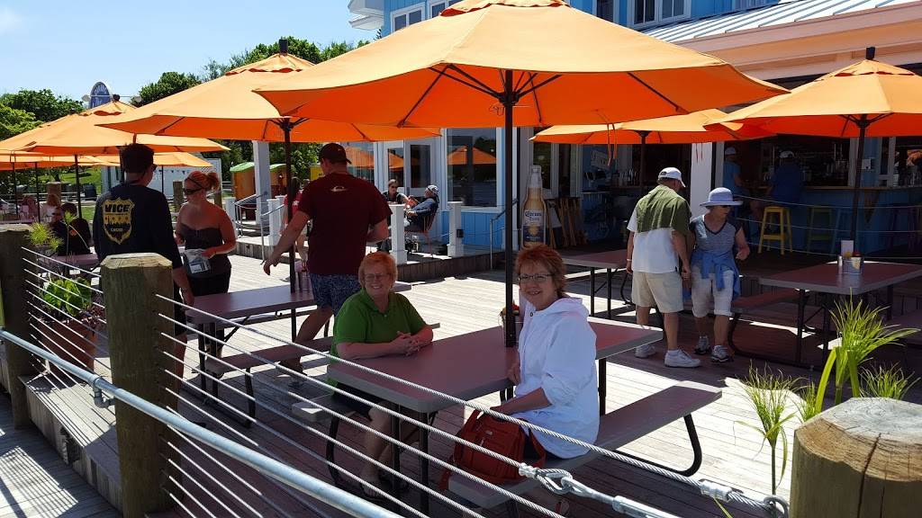 The Landing | restaurant | 10231 Ferry Rd, Charlevoix, MI 49720, USA | 2315479036 OR +1 231-547-9036