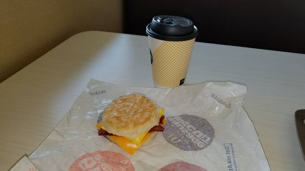 McDonalds | restaurant | 26940 Sierra Hwy, Santa Clarita, CA 91321, USA | 6612525251 OR +1 661-252-5251