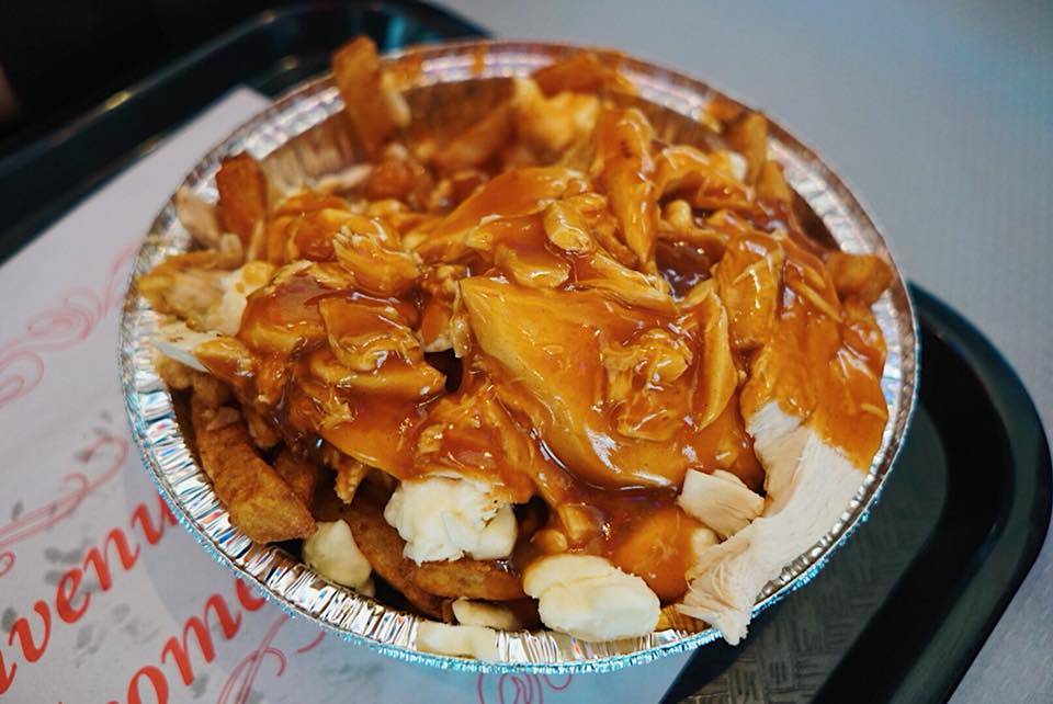 La Belle Province milad | restaurant | 7555 Boulevard Décarie, Montréal, QC H4P 2G9, Canada | 5143426577 OR +1 514-342-6577