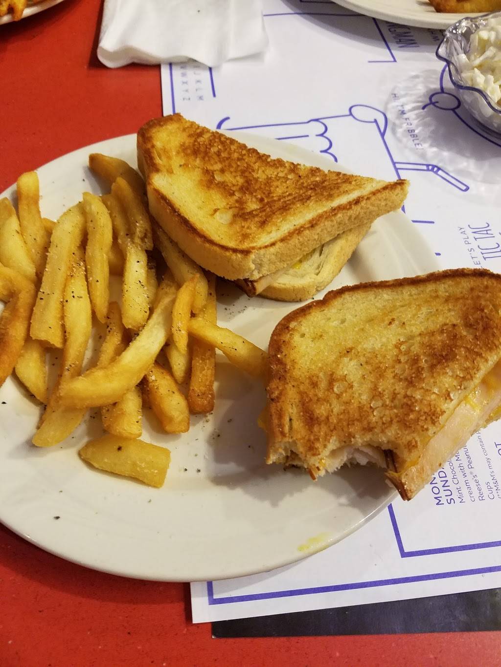 Friendlys | restaurant | 3125 Market St, Camp Hill, PA 17011, USA | 7179759611 OR +1 717-975-9611