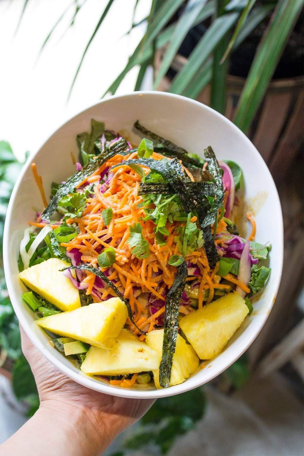 Carrots N Dates | restaurant | 1125 Lesperance Rd, Windsor, ON N8N 1X3, Canada | 5197350447 OR +1 519-735-0447