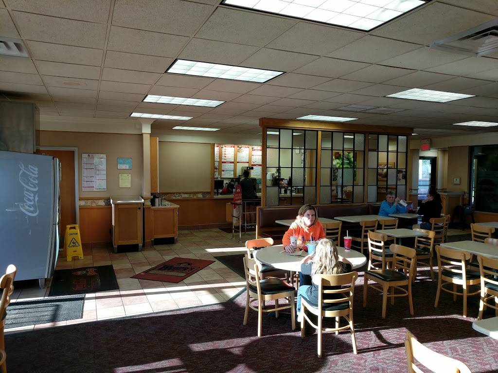 Wendys | restaurant | 2620 W Jackson St, Muncie, IN 47303, USA | 7652843374 OR +1 765-284-3374