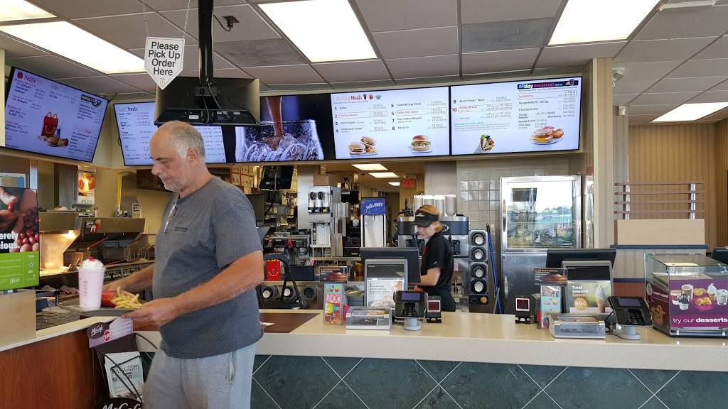 McDonalds | cafe | 2600 S, Packerland Dr, Green Bay, WI 54313, USA | 9204292026 OR +1 920-429-2026