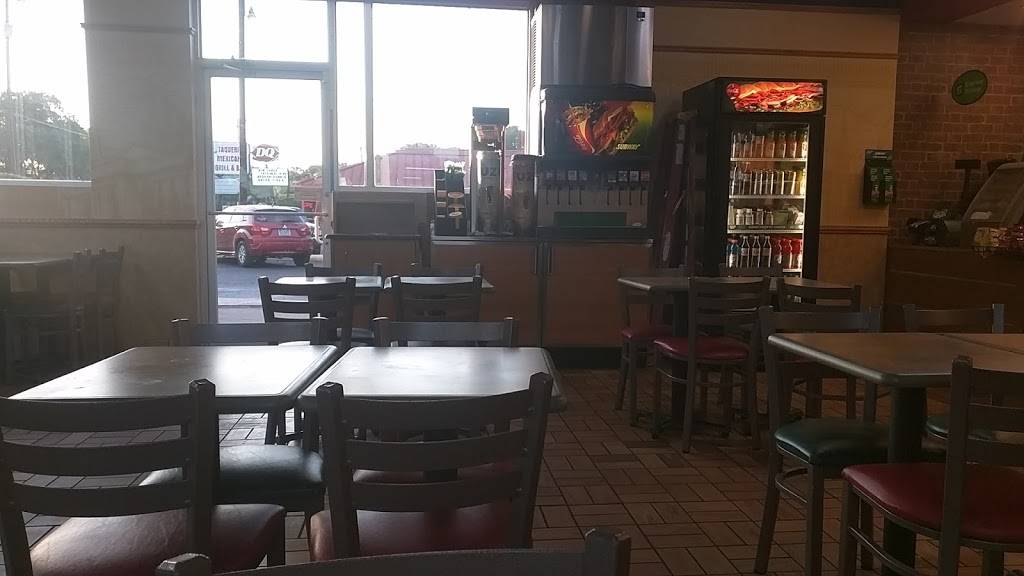 Subway | restaurant | 4001 N 19th St, Waco, TX 76708, USA | 2547545858 OR +1 254-754-5858
