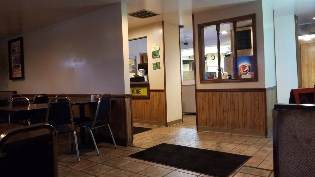 Pizza King | restaurant | 1713 Wayne St, Auburn, IN 46706, USA | 2609251135 OR +1 260-925-1135