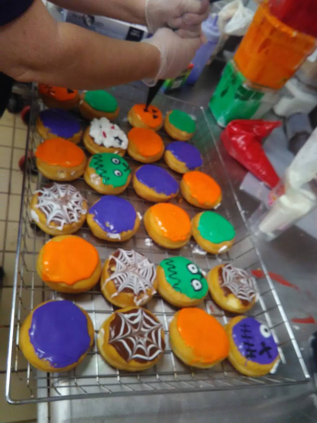 Dunkin | bakery | 1534 N Locust Ave, Lawrenceburg, TN 38464, USA | 9318404820 OR +1 931-840-4820