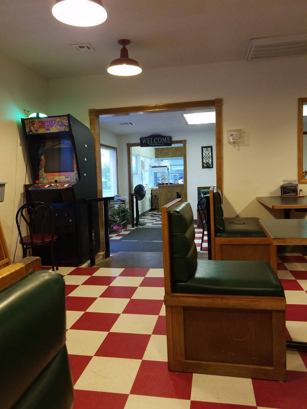 Uptown Pizza | restaurant | 721 W Main St, Barnsdall, OK 74002, USA | 9188473711 OR +1 918-847-3711