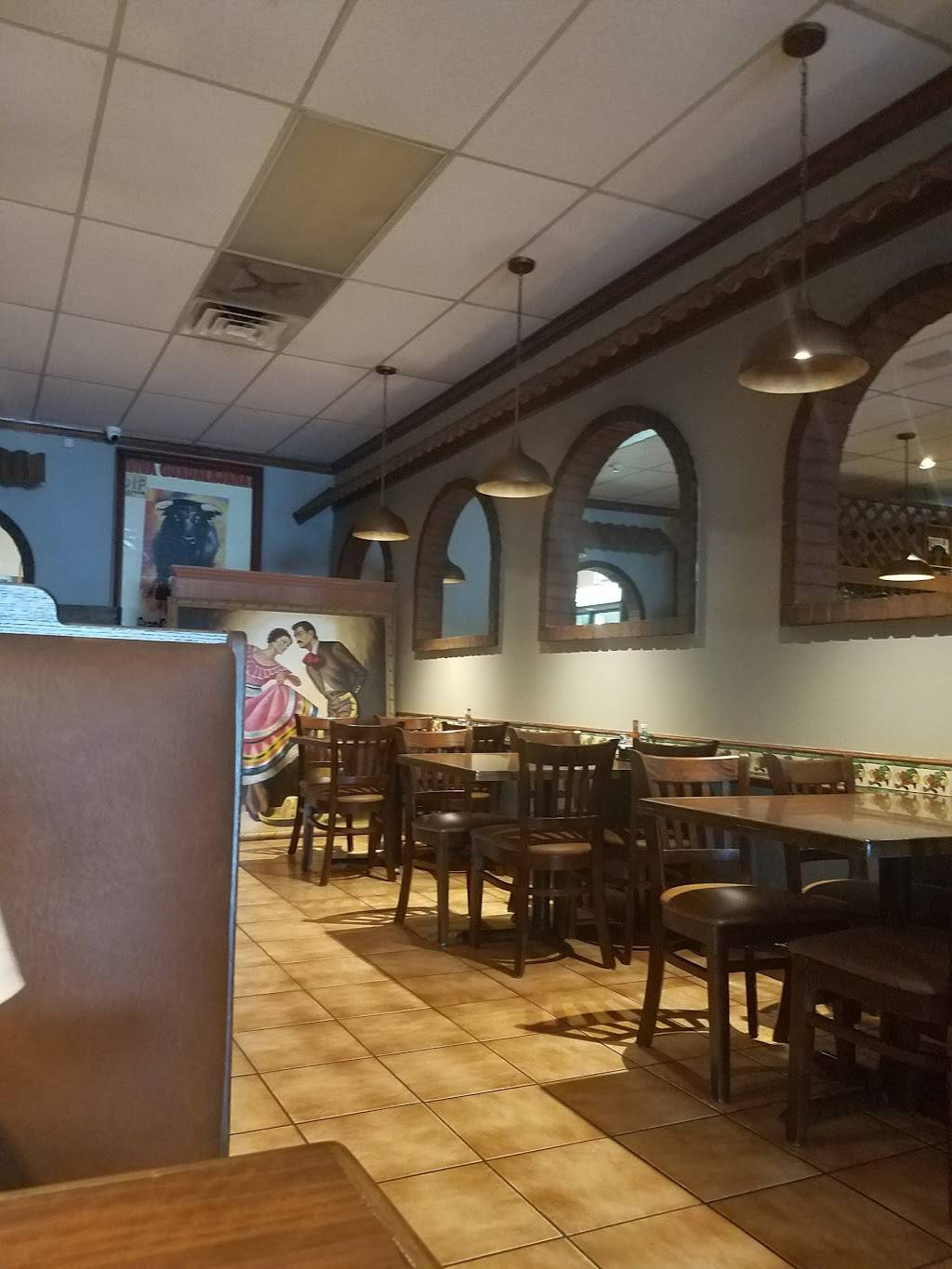 Los Portales | restaurant | 2385 Lake Rd, Dyersburg, TN 38024, USA | 7312878918 OR +1 731-287-8918