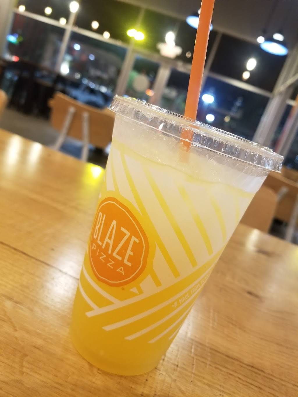 Blaze Pizza | meal takeaway | 301 W Esplanade Dr, Oxnard, CA 93036, USA | 8057277121 OR +1 805-727-7121