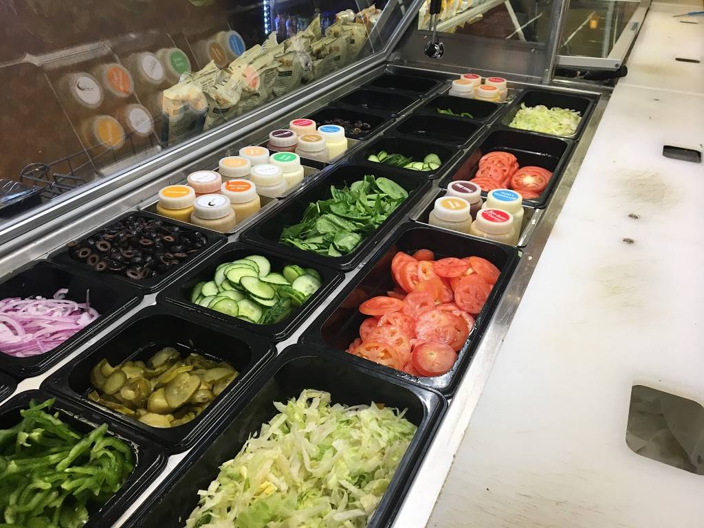 Restaurant SUBWAY | restaurant | 75 Boulevard des Châteaux Local 203, Blainville, QC J7B 2A4, Canada | 4504201357 OR +1 450-420-1357