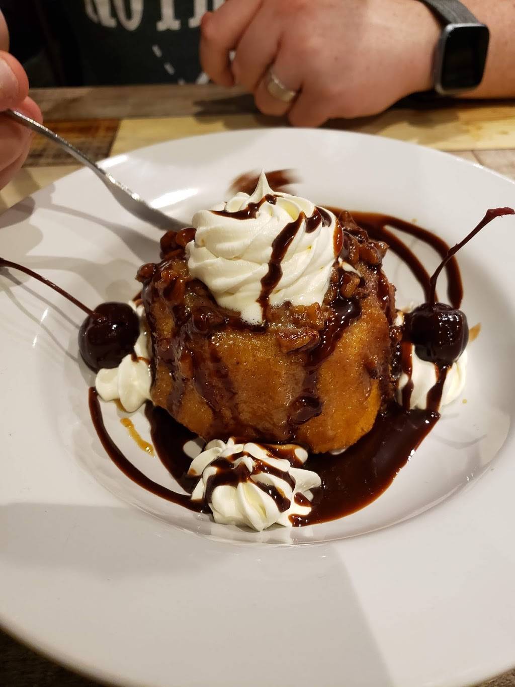 The Whiskey Barrel | restaurant | 325 E Main St, Galesburg, IL 61401, USA | 3092974531 OR +1 309-297-4531