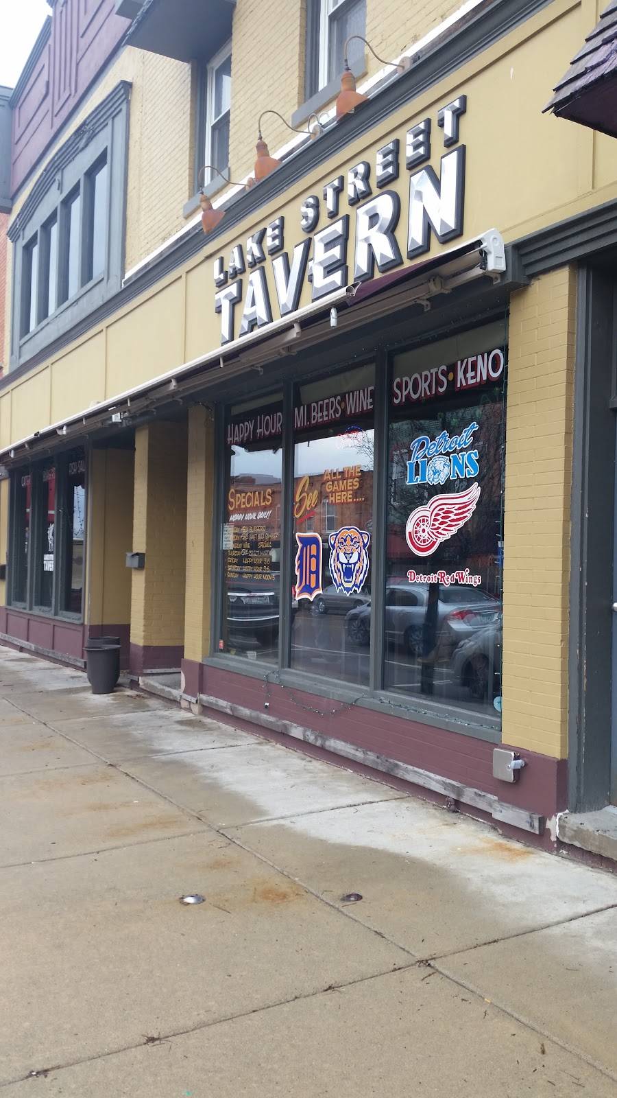 Lake Street Tavern | restaurant | 127 E Lake St, South Lyon, MI 48178, USA | 2484468898 OR +1 248-446-8898
