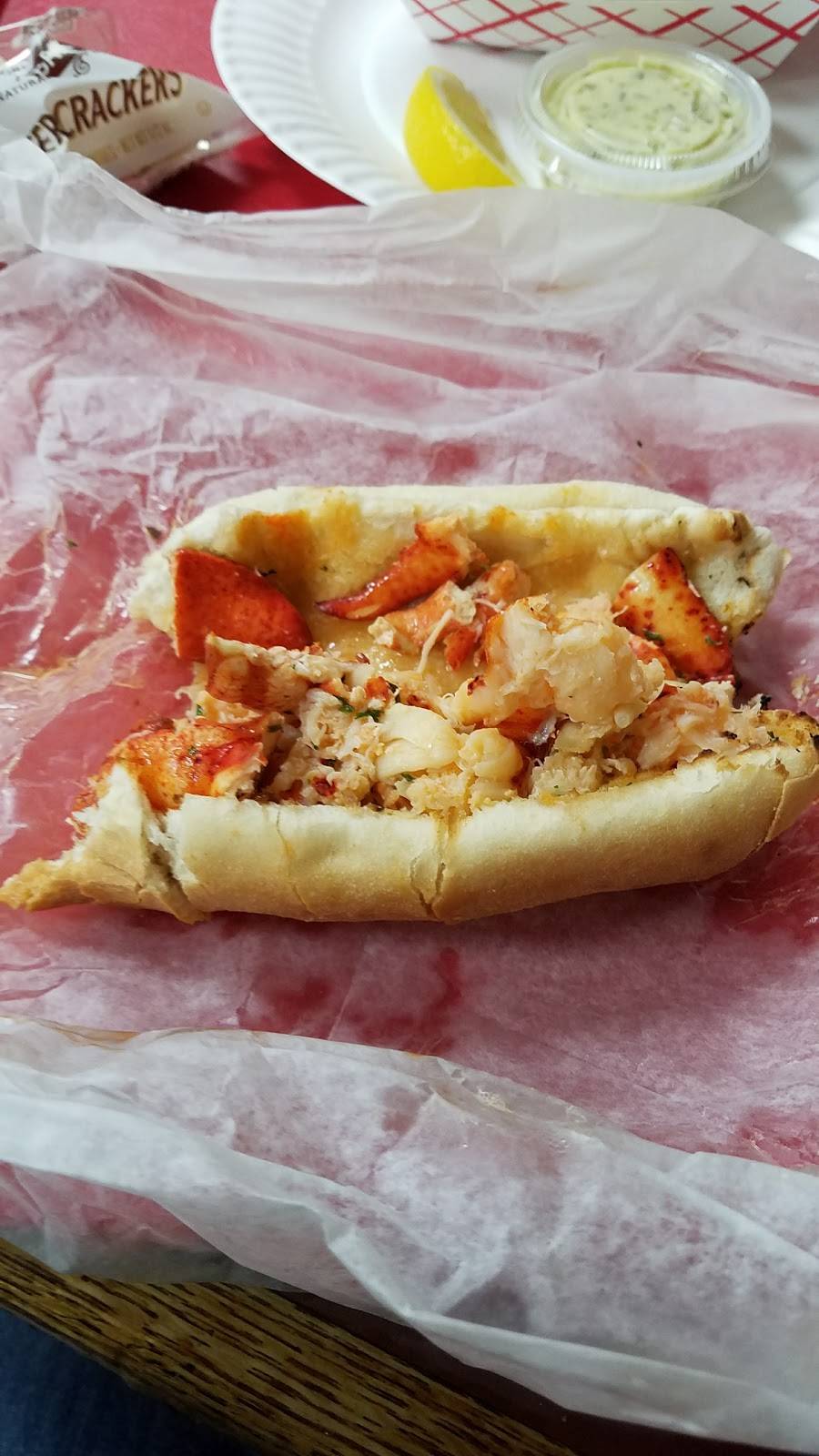 Ubertis Fish Market | restaurant | 88 Ferry Blvd, Stratford, CT 06615, USA | 2033771429 OR +1 203-377-1429