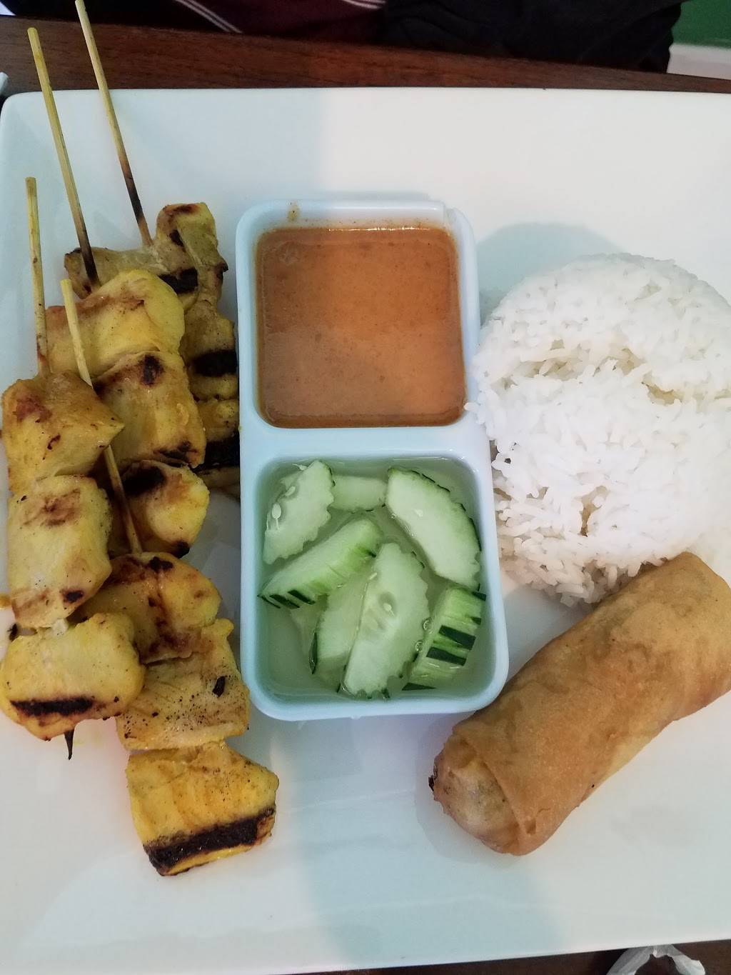 Charn Thai Restaurant | restaurant | 65 E Daily Dr, Camarillo, CA 93010, USA | 8053881138 OR +1 805-388-1138