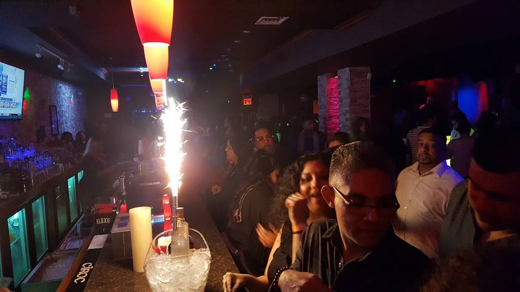 Mingles | restaurant | 13018 101st Ave, Jamaica, NY 11419, USA | 7188056507 OR +1 718-805-6507