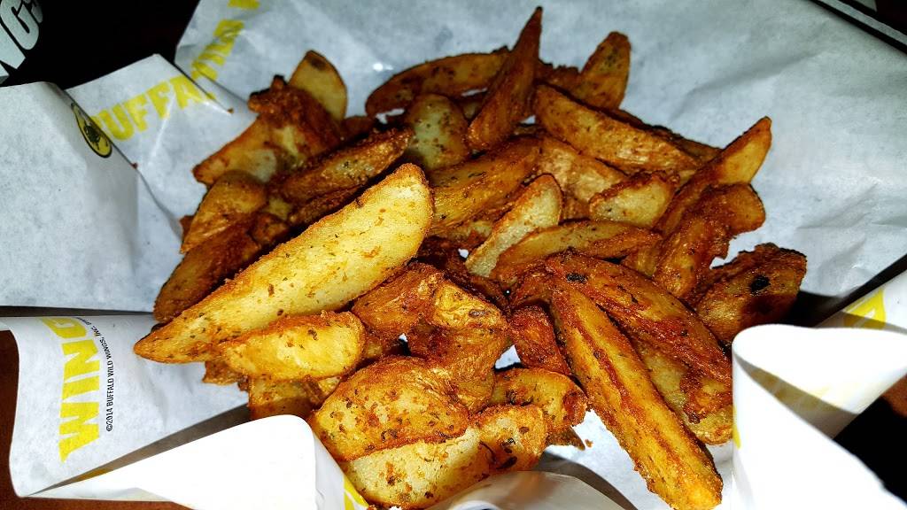 Buffalo Wild Wings | restaurant | 107-16 71st Ave, Forest Hills, NY 11375, USA | 7185449453 OR +1 718-544-9453