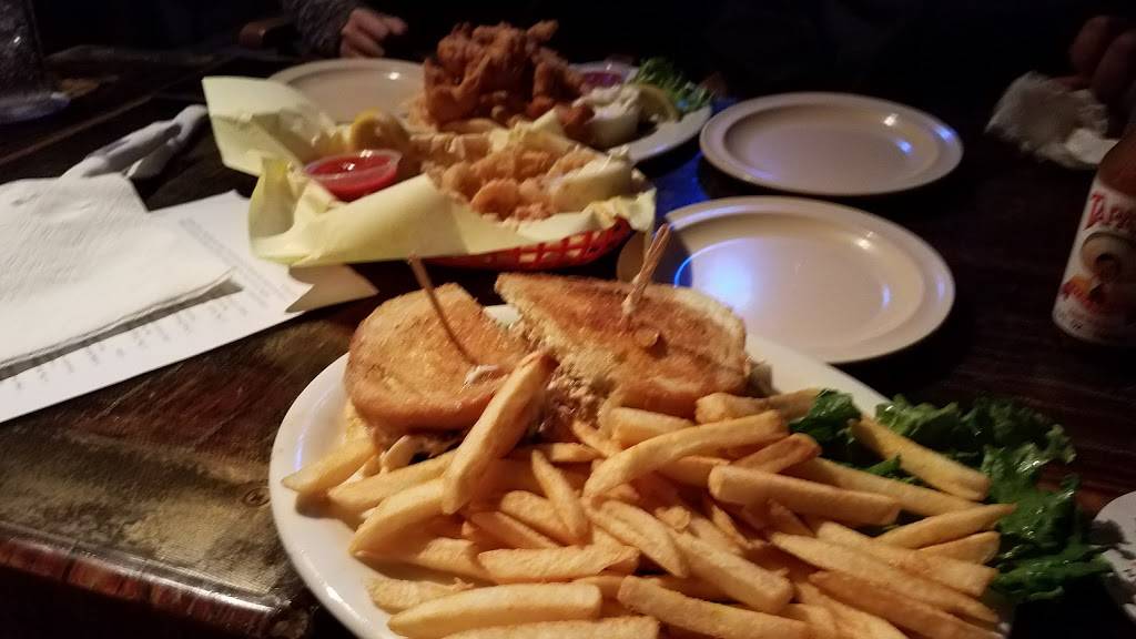 Viks Wheelhouse Bar & Grill | restaurant | 295 Mare Island Way, Vallejo, CA 94590, USA | 7076481966 OR +1 707-648-1966