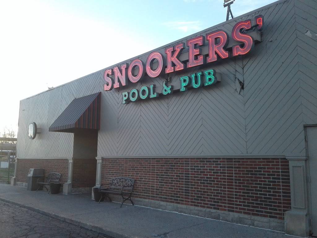 Snookers Pool & Pub | restaurant | 27630 Schoolcraft Rd, Livonia, MI 48150, USA | 7344229510 OR +1 734-422-9510