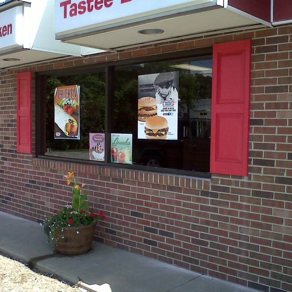 Tastee Freez of Kenbridge | restaurant | 408 Main St, Kenbridge, VA 23944, USA | 4346763012 OR +1 434-676-3012