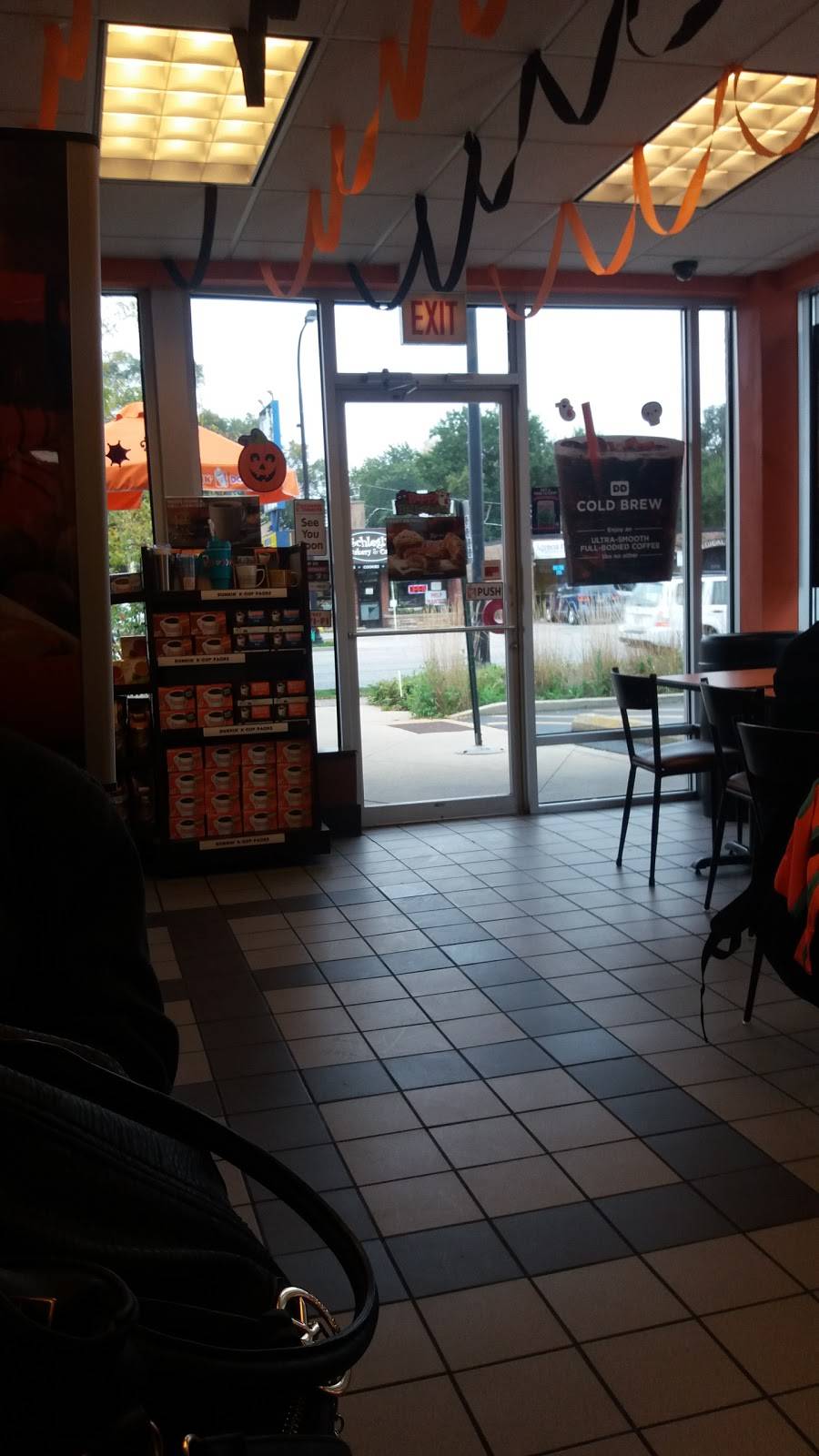 Dunkin Donuts | cafe | 3910 W Touhy Ave, Lincolnwood, IL 60712, USA | 8476773400 OR +1 847-677-3400