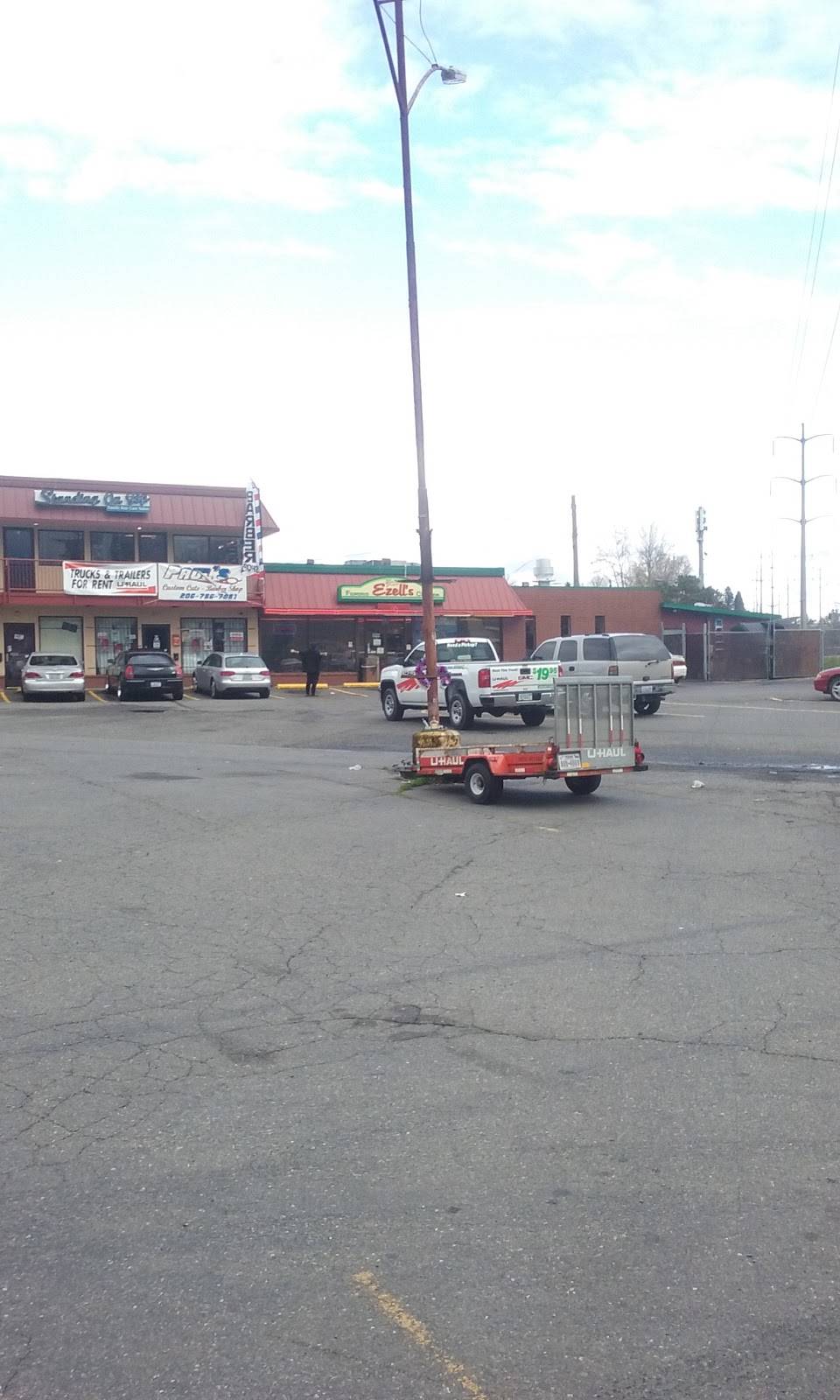 Ezells Famous Chicken | restaurant | 11805 Renton Ave S, Seattle, WA 98178, USA | 2067721925 OR +1 206-772-1925