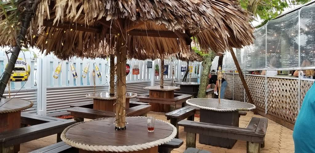 Crocadillos Bar and Grill | restaurant | 109 Fishermans Wharf, Fort Pierce, FL 34950, USA | 7724094495 OR +1 772-409-4495