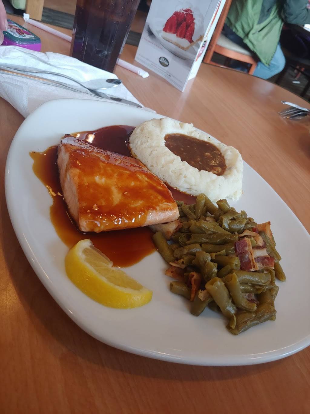 Perkins Restaurant & Bakery | restaurant | 1790 Madison Ave, Mankato, MN 56001, USA | 5073851595 OR +1 507-385-1595