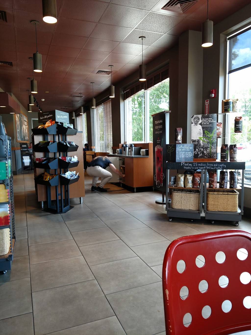 Starbucks | cafe | 379 Glen Cove Rd, Westbury, NY 11590, USA | 5168777222 OR +1 516-877-7222