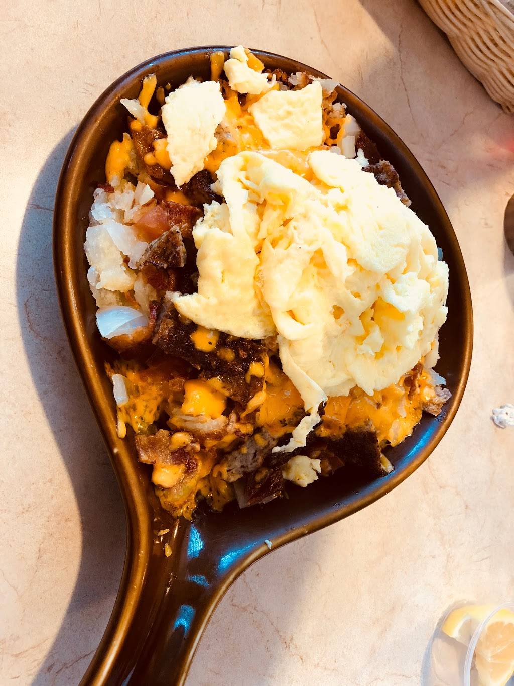 Alexis Family Restaurant | restaurant | 18450 N 19th Ave, Phoenix, AZ 85023, USA | 6023759848 OR +1 602-375-9848