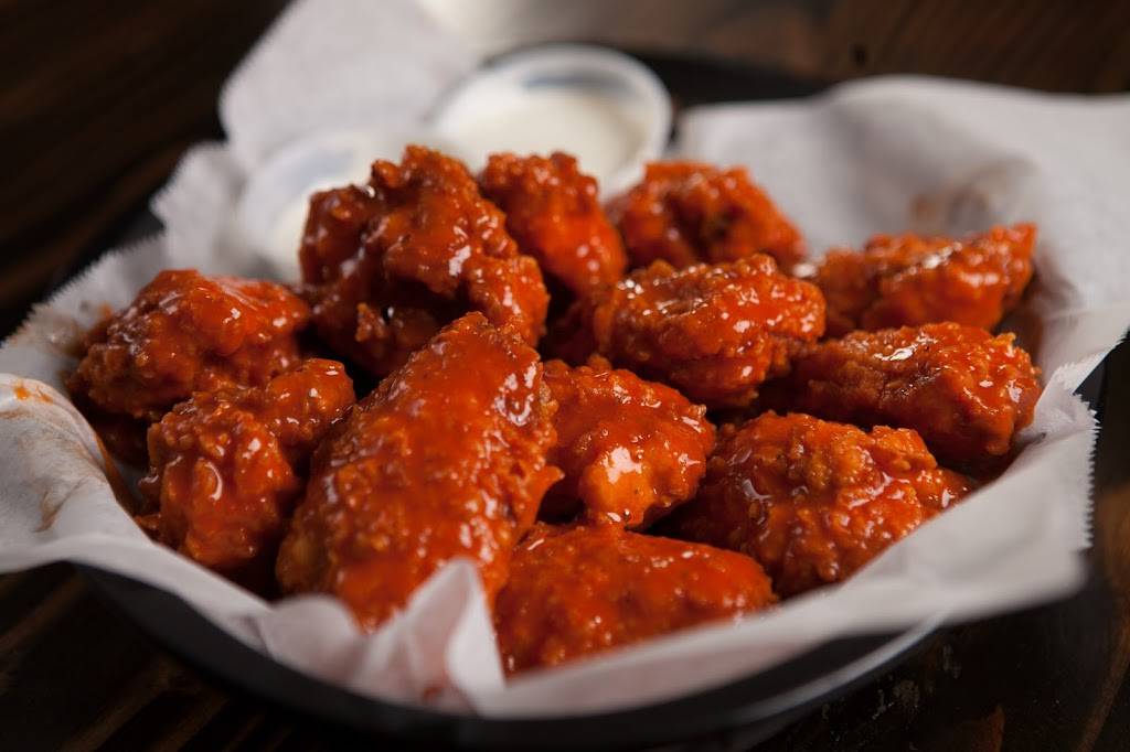 The Buffalo Tavern | restaurant | 2016 S Main St, Burlington, IA 52601, USA | 3197544338 OR +1 319-754-4338