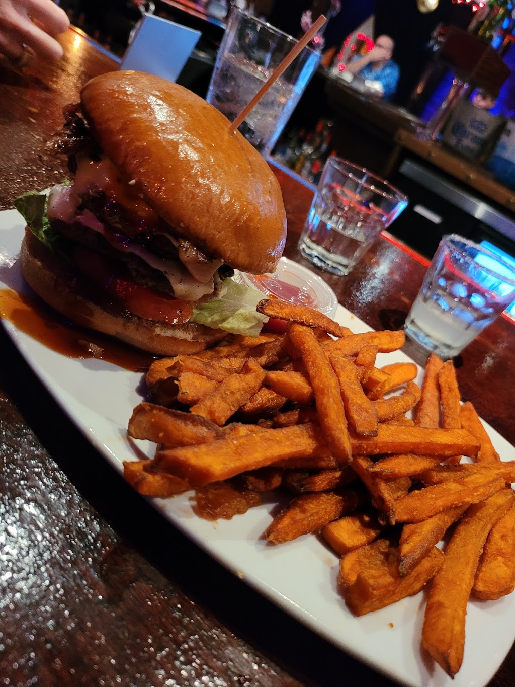 Oasis Restaurant & Bar | restaurant | 1525 4th St, Sarasota, FL 34236, USA | 9412175082 OR +1 941-217-5082