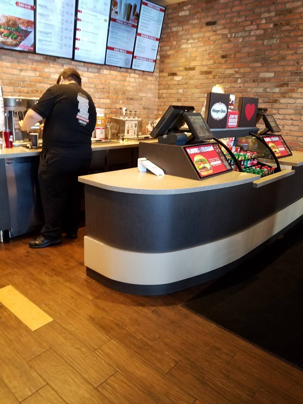 Smashburger | restaurant | 4318 Amboy Rd, Staten Island, NY 10312, USA | 3475624362 OR +1 347-562-4362