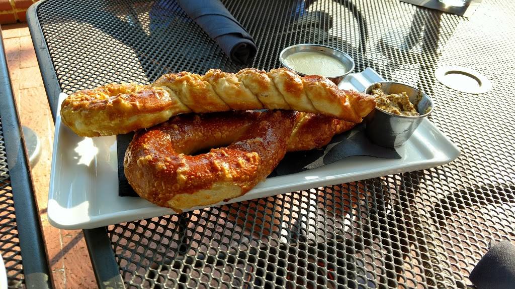 Mad Fox Brewing Company | restaurant | 444 W Broad St I, Falls Church, VA 22046, USA | 7039426840 OR +1 703-942-6840