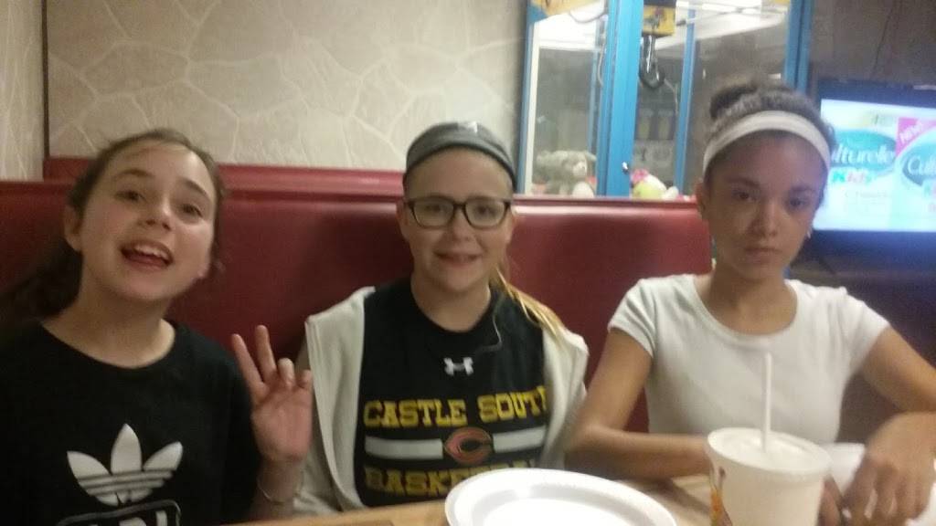 Pizza King | restaurant | 7777 IN-66, Newburgh, IN 47630, USA | 8128533368 OR +1 812-853-3368