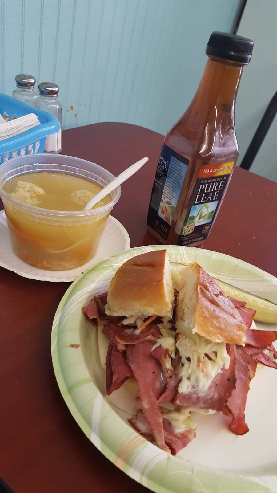 Protzels Delicatessen | meal takeaway | 7608 Wydown Blvd, St. Louis, MO 63105, USA | 3147214445 OR +1 314-721-4445