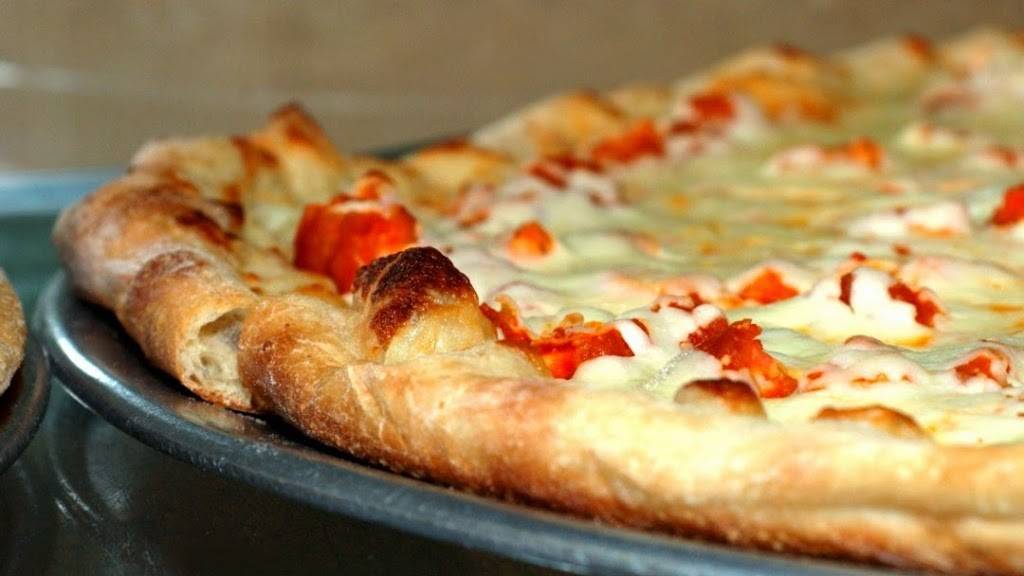 Liones Pizza | restaurant | 102 Wallace Ave, Downingtown, PA 19335, USA | 6108732500 OR +1 610-873-2500