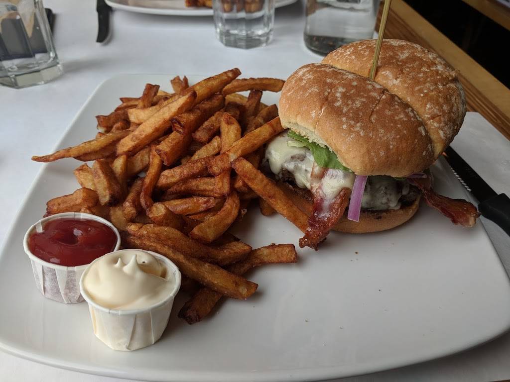 Chez Carl | restaurant | 3000 Boulevard René Lévesque, Verdun, QC H3E 1T9, Canada | 5143629798 OR +1 514-362-9798