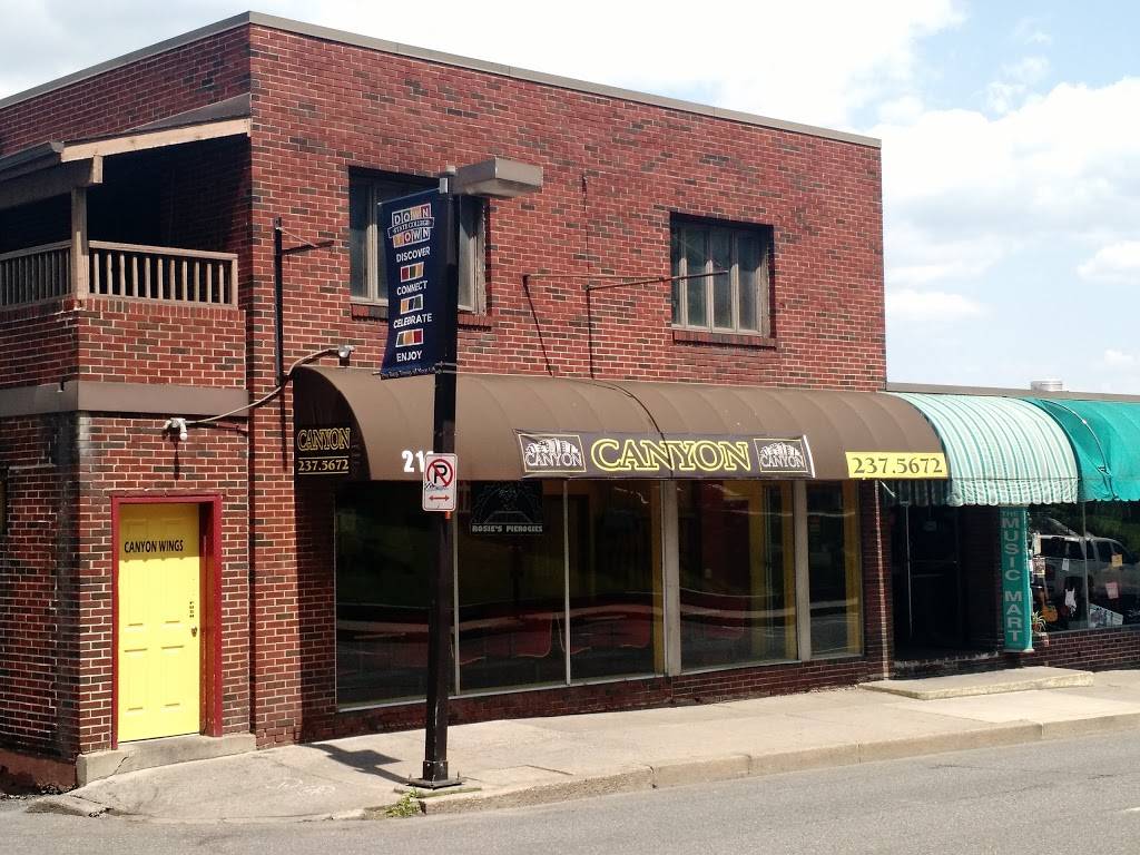 Canyon Pizza | restaurant | 219 E Beaver Ave, State College, PA 16801, USA | 8148675672 OR +1 814-867-5672