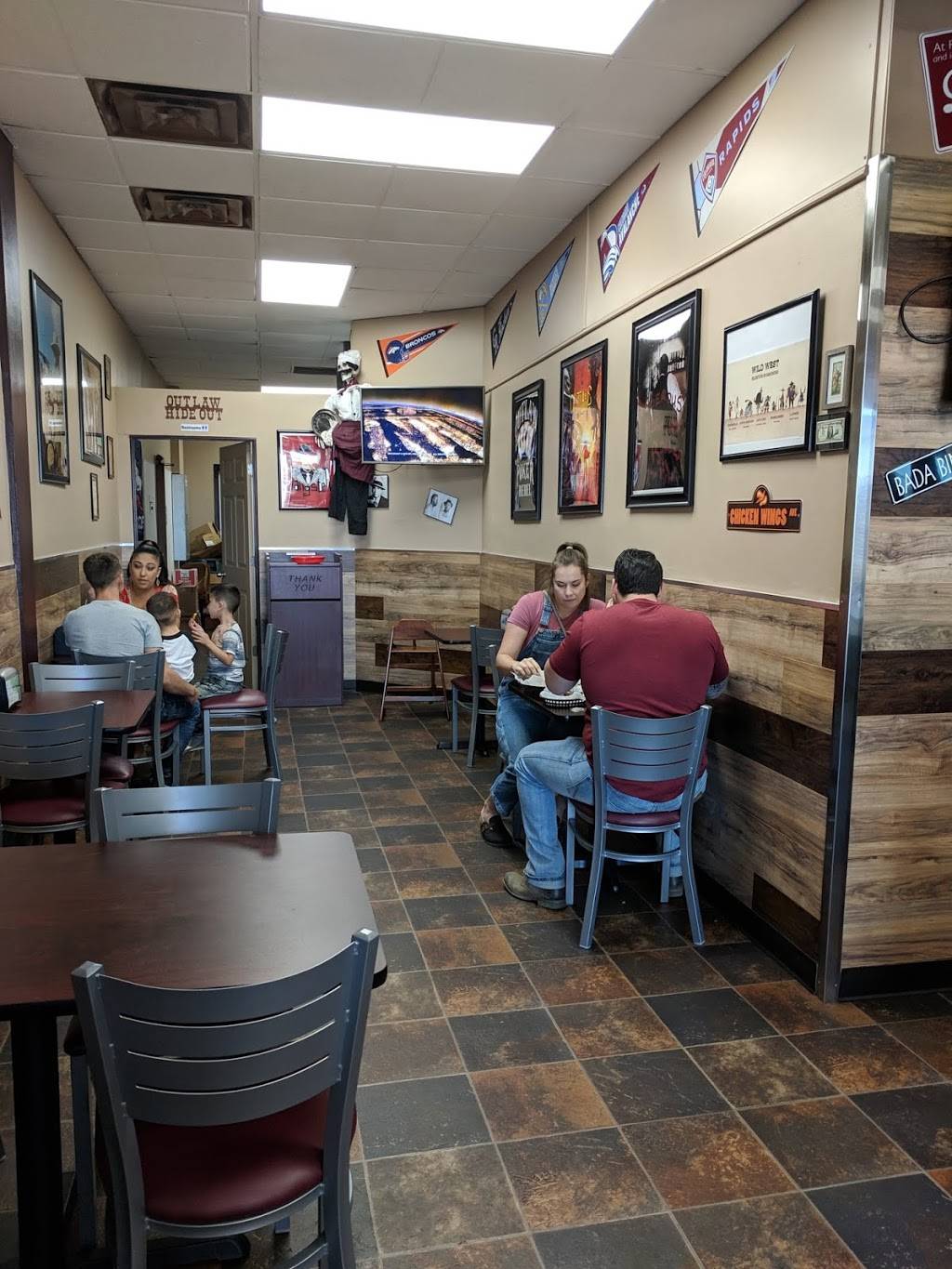 Outlaw Wings | restaurant | 12920 Lowell Blvd unit i, Broomfield, CO 80020, USA | 7206672551 OR +1 720-667-2551