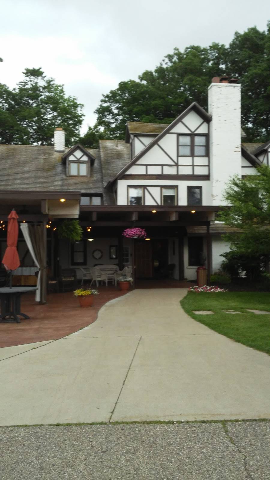 Hawkshead Restaurant | night club | 523 Hawks Nest Dr, South Haven, MI 49090, USA | 2696392121 OR +1 269-639-2121