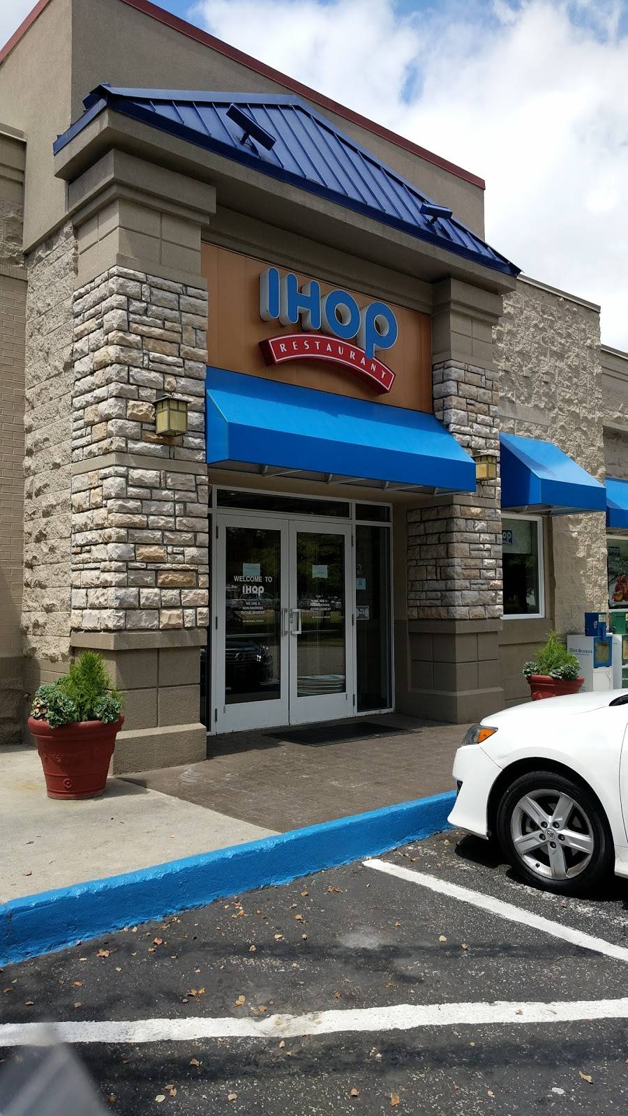 IHOP | bakery | 180 Aiken Mall Dr SW, Aiken, SC 29803, USA | 8036421901 OR +1 803-642-1901