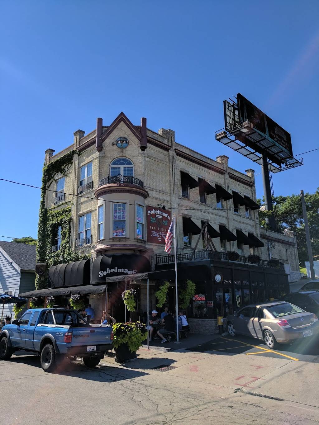 Sobelmans @ Marquette | meal takeaway | 1601 W Wells St, Milwaukee, WI 53233, USA | 4149331601 OR +1 414-933-1601