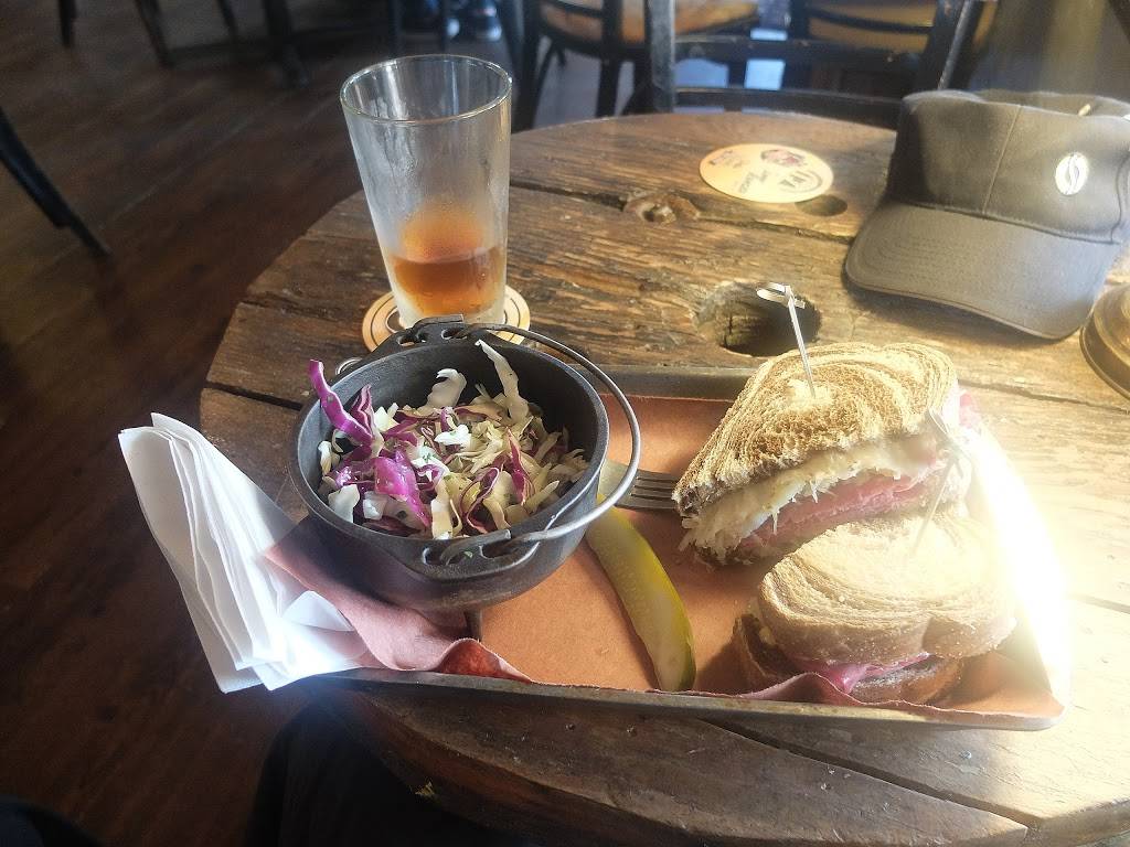 Antebellum Ale House | restaurant | 321 E Oak St, Weatherford, TX 76086, USA | 8173416625 OR +1 817-341-6625