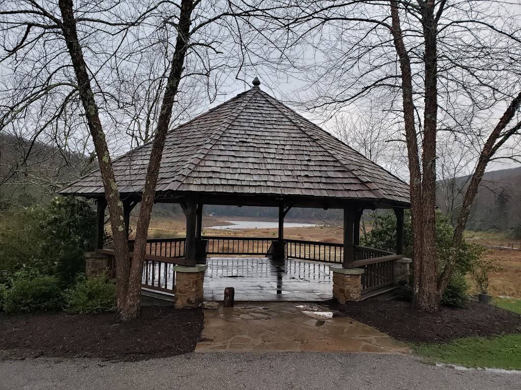 Harvest Restaurant At Mountain Lake Lodge | restaurant | 115 Hotel Cir, Pembroke, VA 24136, USA | 5406267121 OR +1 540-626-7121