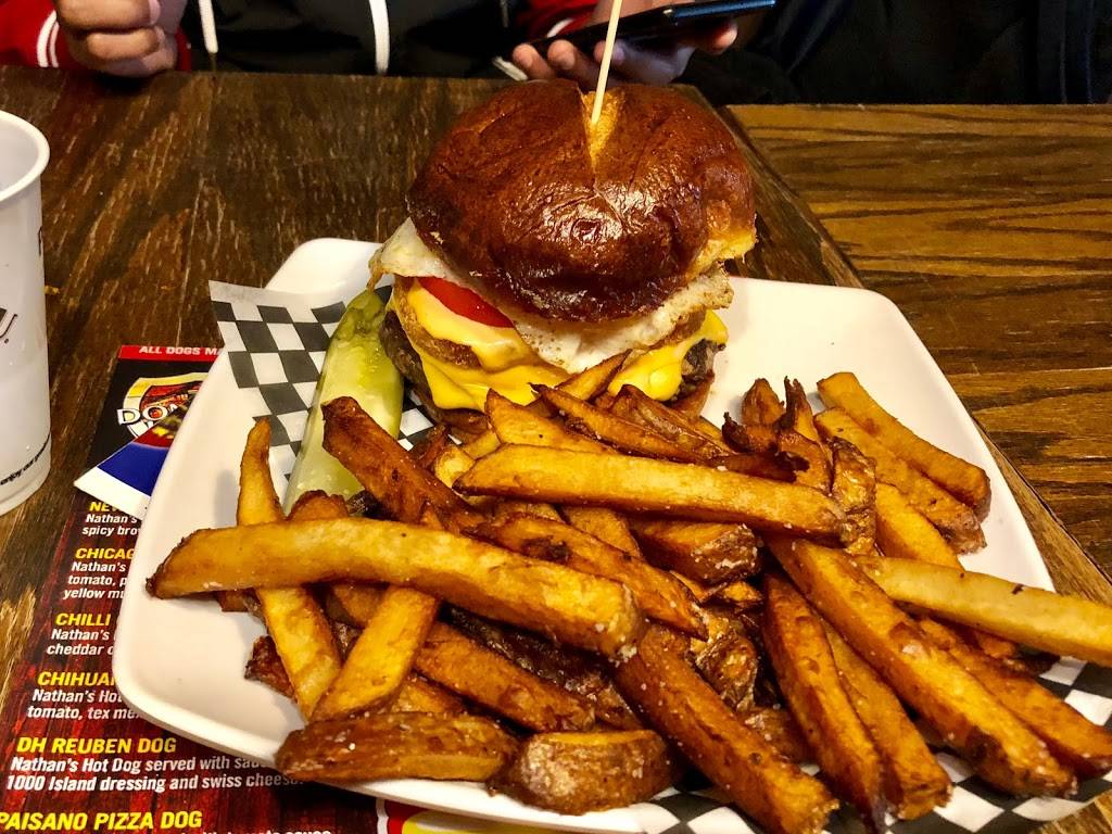 Dominion House | meal takeaway | 3140 Sandwich St, Windsor, ON N9C 1A7, Canada | 5199717400 OR +1 519-971-7400